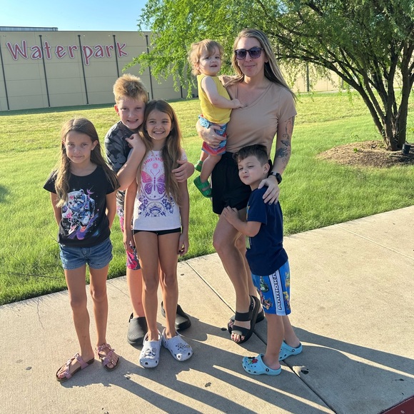 Meet your posher Jessica - Picture 4 of 16